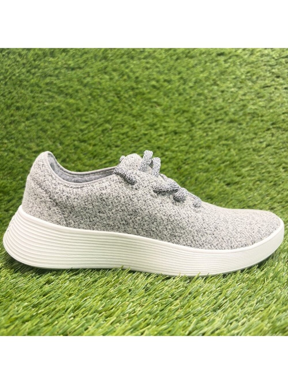 Allbirds Wool Runner 2 Womens Size 7 Gray White Athletic Running Shoes Sneakers